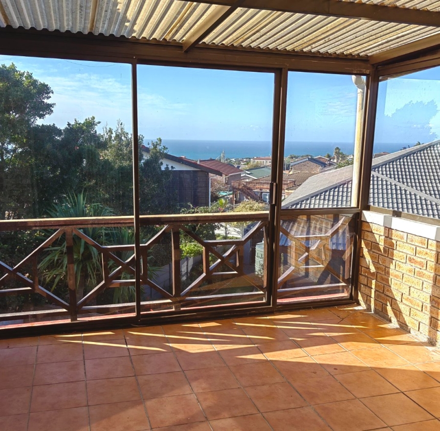 4 Bedroom Property for Sale in Wavecrest Eastern Cape